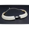 Collar colmillos naturales