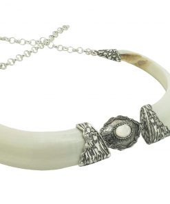 Collar colmillos de jabali y perla de ciervo
